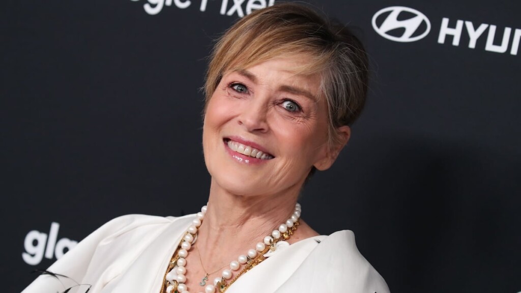 À 67 ans, Sharon Stone pose topless et prouve qu’elle reste sexy malgré les critiques sur son âge À 67 ans, Sharon Stone pose topless et prouve qu’elle reste sexy malgré les critiques sur son âge