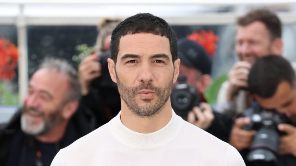 Qui est son frère Ahmed, aussi acteur dans ce domaine ? Qui est son frère Ahmed, aussi acteur dans ce domaine ?