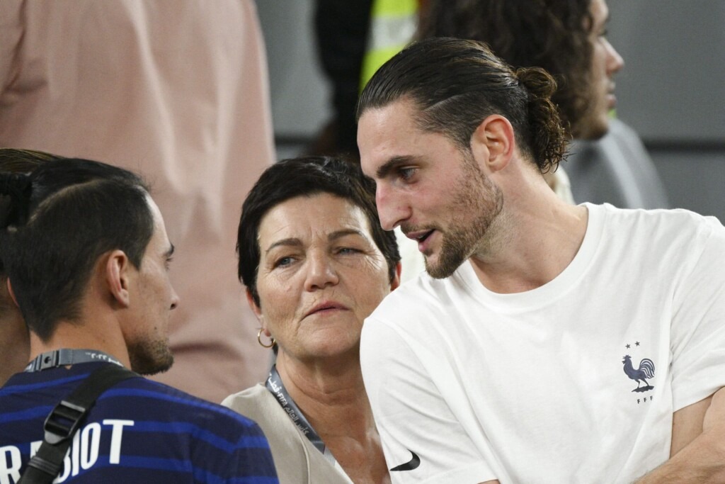 La mère d’Adrien Rabiot pensait que le pire avec le PSG était passé, mais elle s’est trompée La mère d’Adrien Rabiot pensait que le pire avec le PSG était passé, mais elle s’est trompée