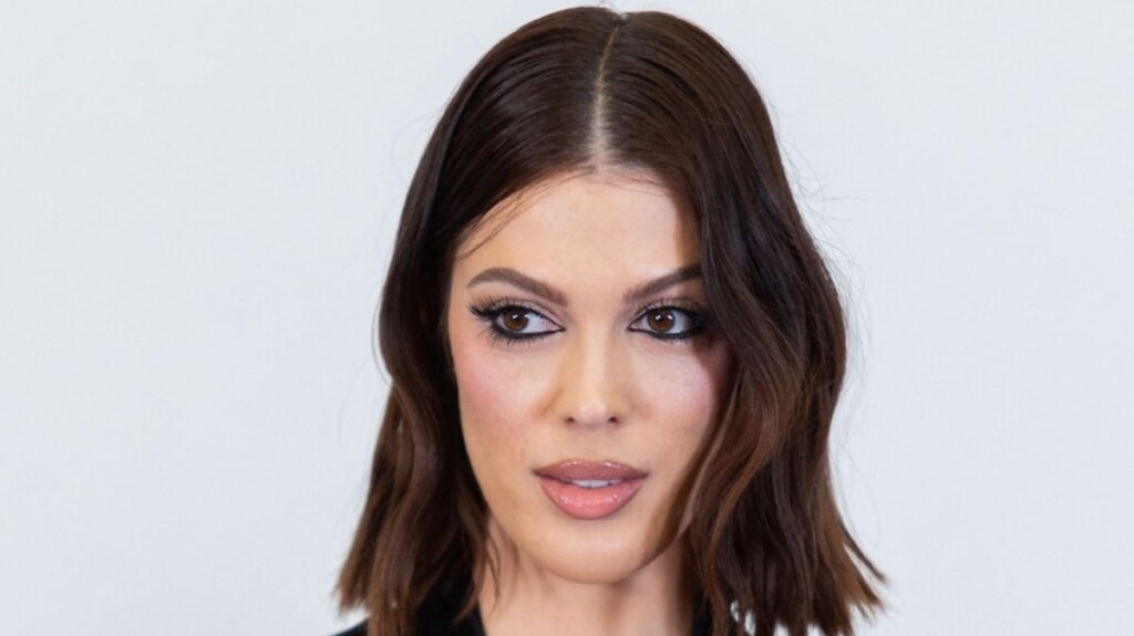 Iris Mittenaere, ex-Miss France, ressent la pression après l’humiliation d’Enora Malagré Iris Mittenaere, ex-Miss France, ressent la pression après l’humiliation d’Enora Malagré