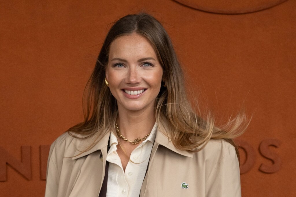 Amandine Petit, ancienne Miss France, révèle le visage de son compagnon lors d’un moment tendre à la plage Amandine Petit, ancienne Miss France, révèle le visage de son compagnon lors d’un moment tendre à la plage