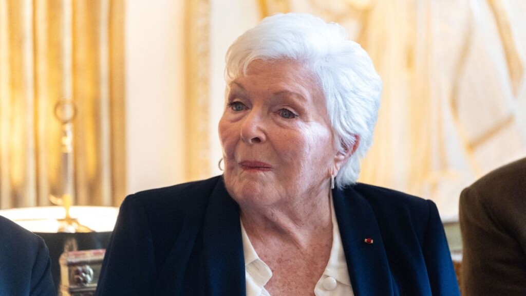À 97 ans, Line Renaud se déplace en fauteuil roulant, sa santé étant plus fragile que jamais À 97 ans, Line Renaud se déplace en fauteuil roulant, sa santé étant plus fragile que jamais