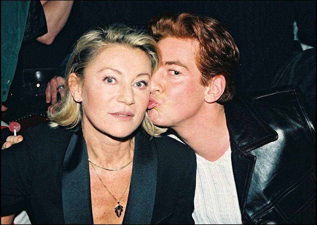 Sheila : photos touchantes de la chanteuse avec son fils Ludovic, parti trop tôt Sheila : photos touchantes de la chanteuse avec son fils Ludovic, parti trop tôt