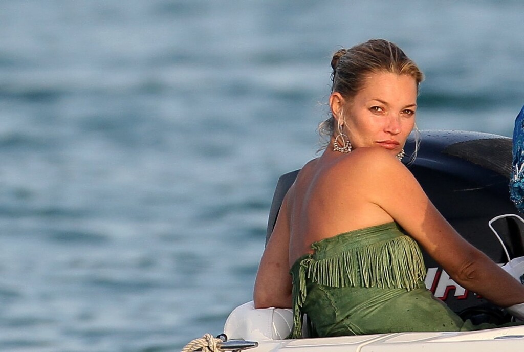 Kate Moss partage ses conseils mode à Saint-Tropez sur la Côte d’Azur Kate Moss partage ses conseils mode à Saint-Tropez sur la Côte d’Azur