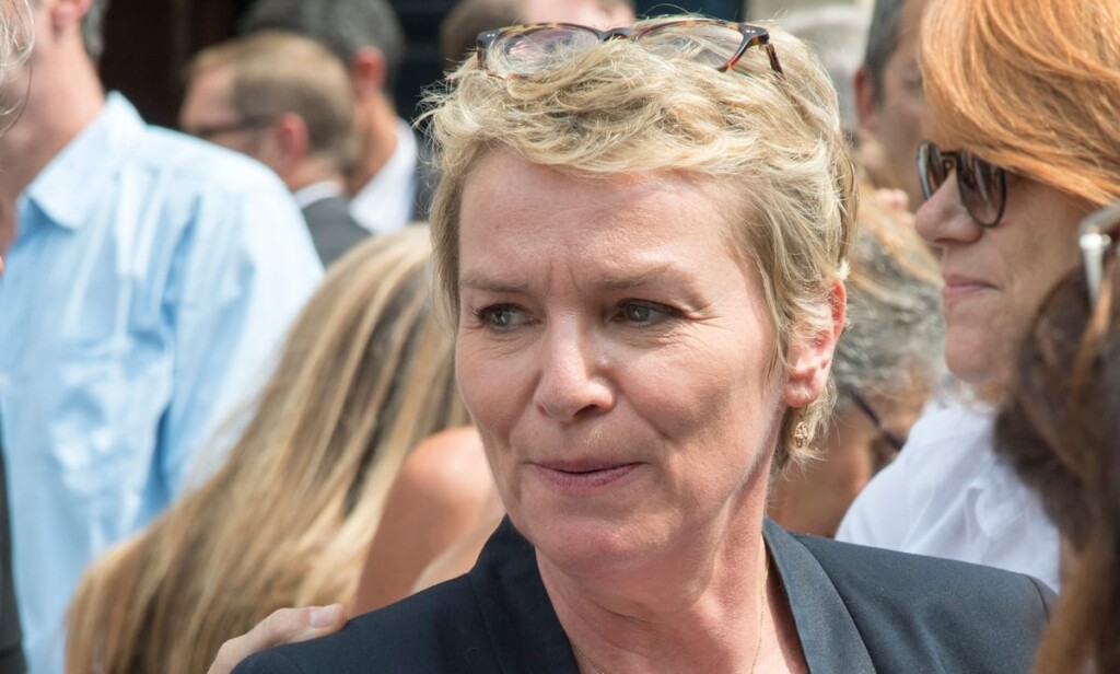 Élise Lucet dresse un bilan de sa carrière et se critique sans détour Élise Lucet dresse un bilan de sa carrière et se critique sans détour