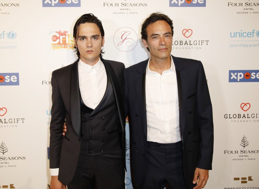 Les enfants d’Alain Delon confrontés à des dettes préoccupantes et des chiffres stupéfiants Les enfants d’Alain Delon confrontés à des dettes préoccupantes et des chiffres stupéfiants