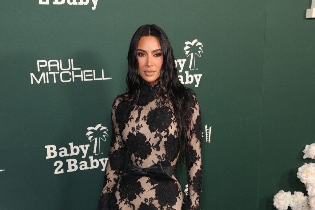 Difficile de reconnaître Kim Kardashian au naturel Difficile de reconnaître Kim Kardashian au naturel