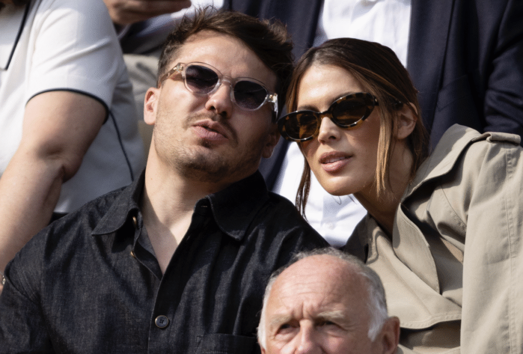Iris Mittenaere et Antoine Dupont savourent une station balnéaire chic, parfaite pour leur idylle Iris Mittenaere et Antoine Dupont savourent une station balnéaire chic, parfaite pour leur idylle