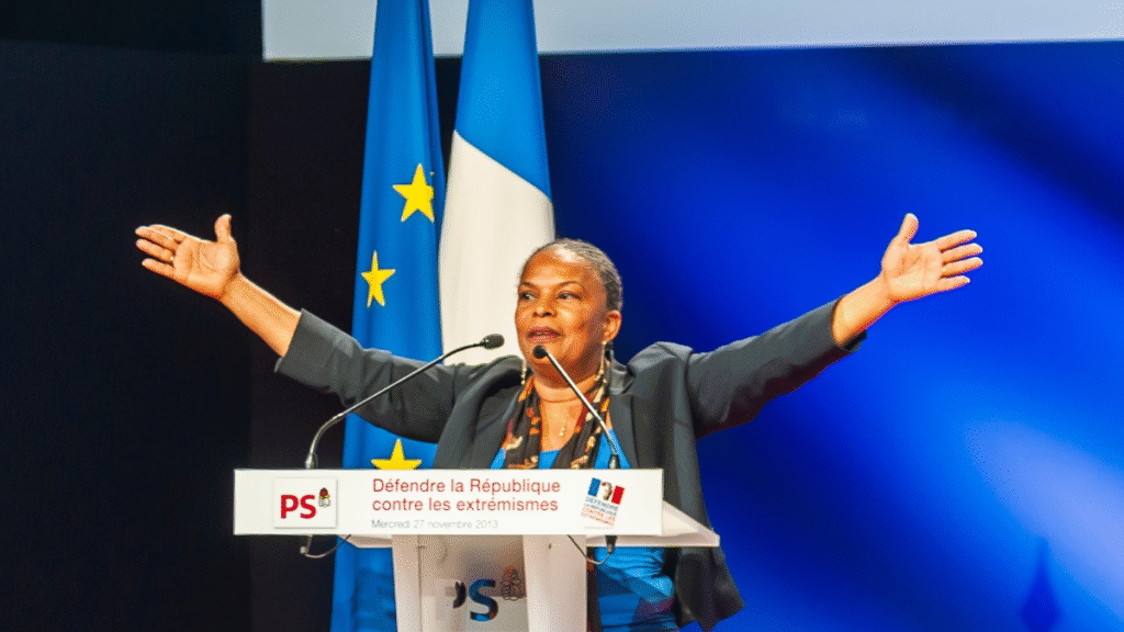 Il aborde ce sujet délicat et exprime ses pensées sans détour Il aborde ce sujet délicat et exprime ses pensées sans détour