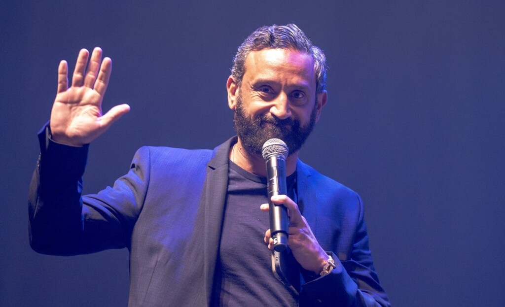 Cyril Hanouna en vacances à Saint-Tropez avec une compagne, des photos révélées Cyril Hanouna en vacances à Saint-Tropez avec une compagne, des photos révélées