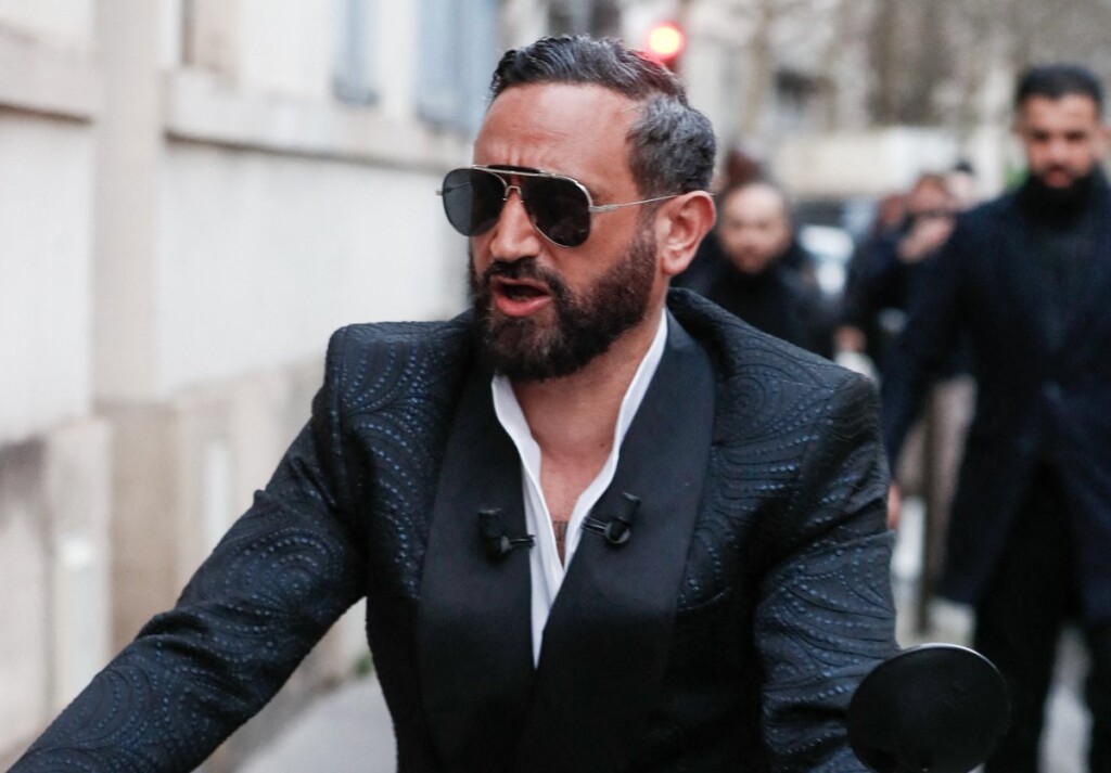 Cyril Hanouna passe une soirée à Saint-Tropez : une vidéo exclusive de ses vacances est sortie Cyril Hanouna passe une soirée à Saint-Tropez : une vidéo exclusive de ses vacances est sortie