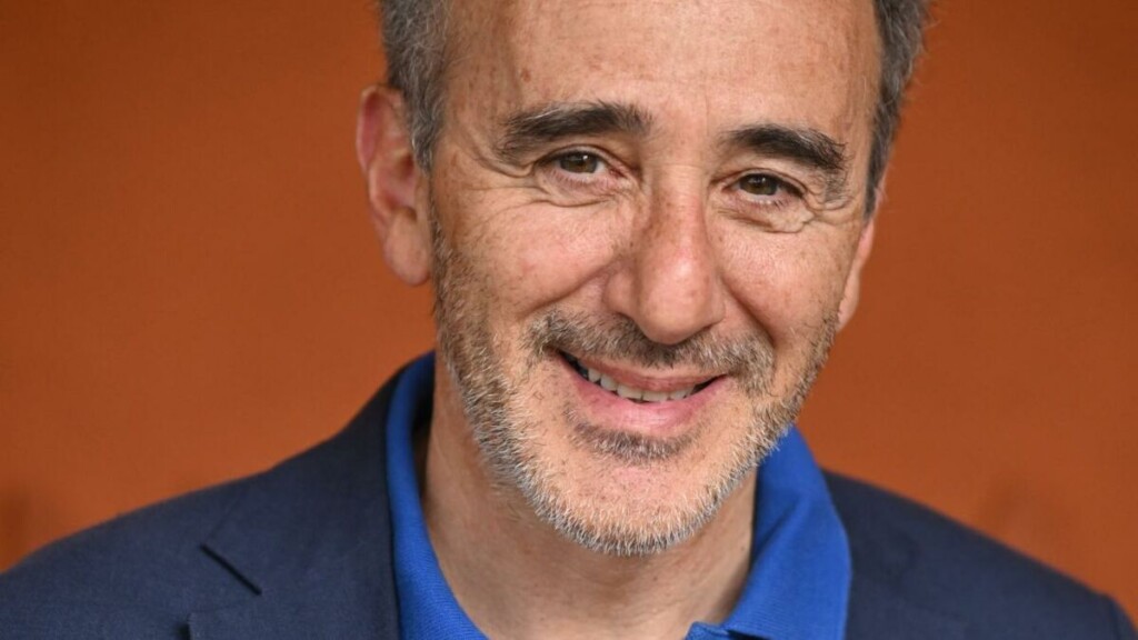 À 61 ans, Élie Semoun annonce être papa, dévoile le sexe de son enfant et publie une photo À 61 ans, Élie Semoun annonce être papa, dévoile le sexe de son enfant et publie une photo