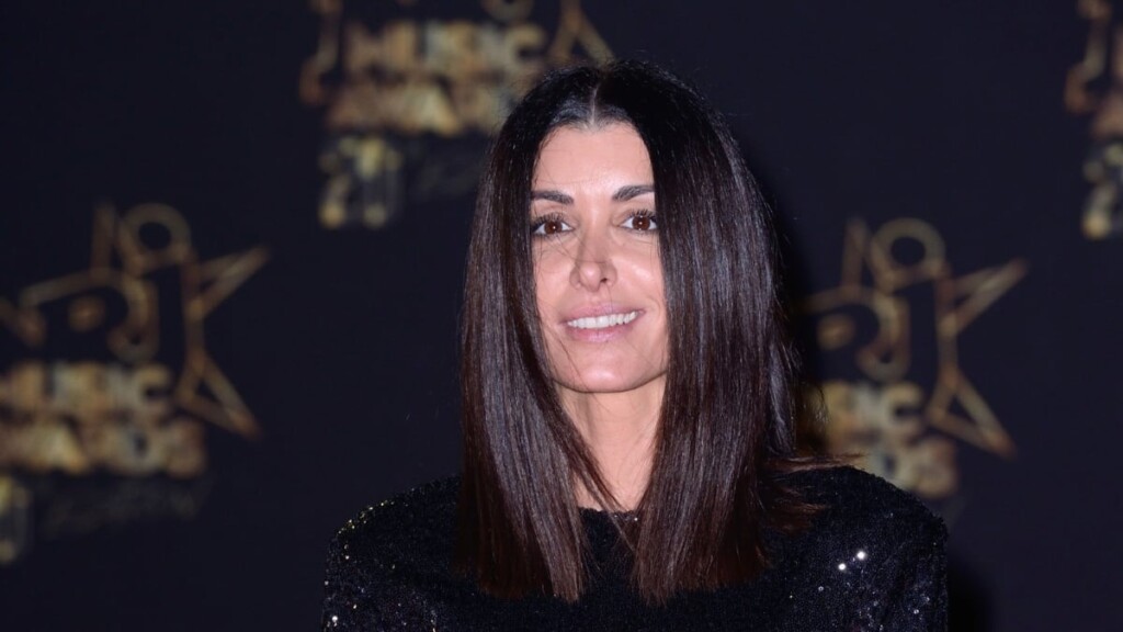 Jenifer critiquée pour son style et sa voix, provoquant un débat intense en ligne Jenifer critiquée pour son style et sa voix, provoquant un débat intense en ligne