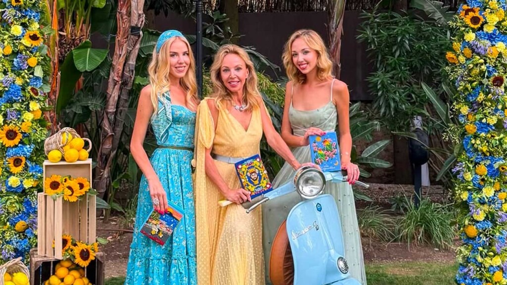 Maria Carolina et Maria Chiara de Bourbon des Deux-Siciles fêtent leur alliance avec Olympia Le-Tan Maria Carolina et Maria Chiara de Bourbon des Deux-Siciles fêtent leur alliance avec Olympia Le-Tan