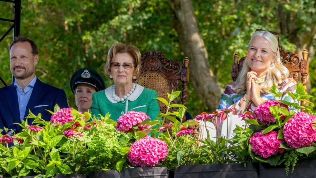 La famille royale de Norvège, soudée et souriante, a surmonté ses défis lors de sa sortie estivale La famille royale de Norvège, soudée et souriante, a surmonté ses défis lors de sa sortie estivale