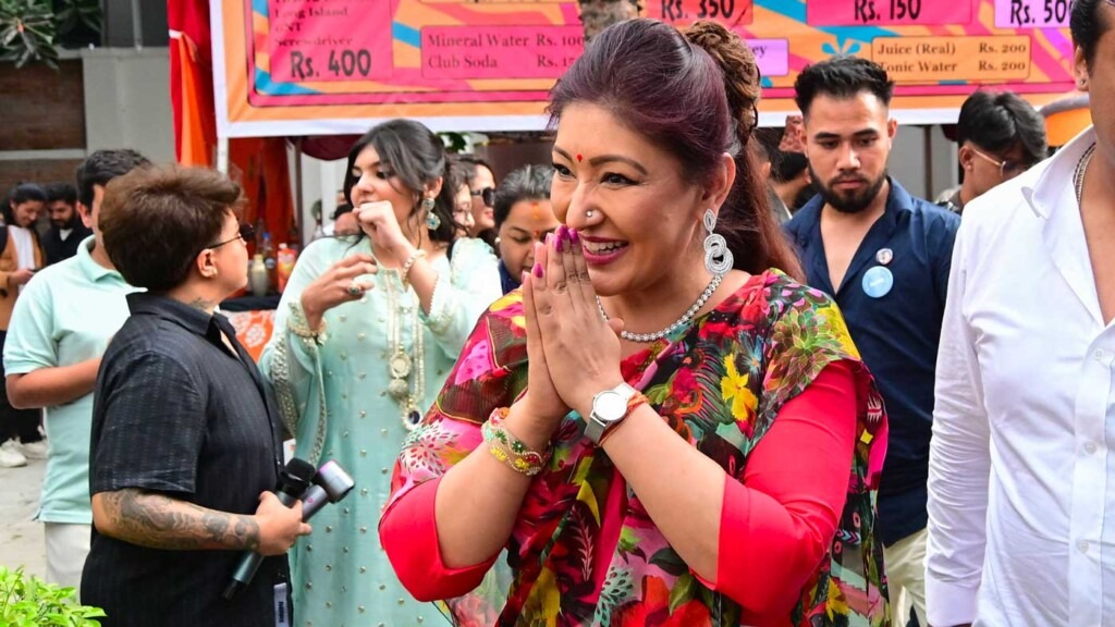 Le roi Gyanendra soutient la princesse Himani dans son aide aux jeunes entrepreneurs népalais Le roi Gyanendra soutient la princesse Himani dans son aide aux jeunes entrepreneurs népalais
