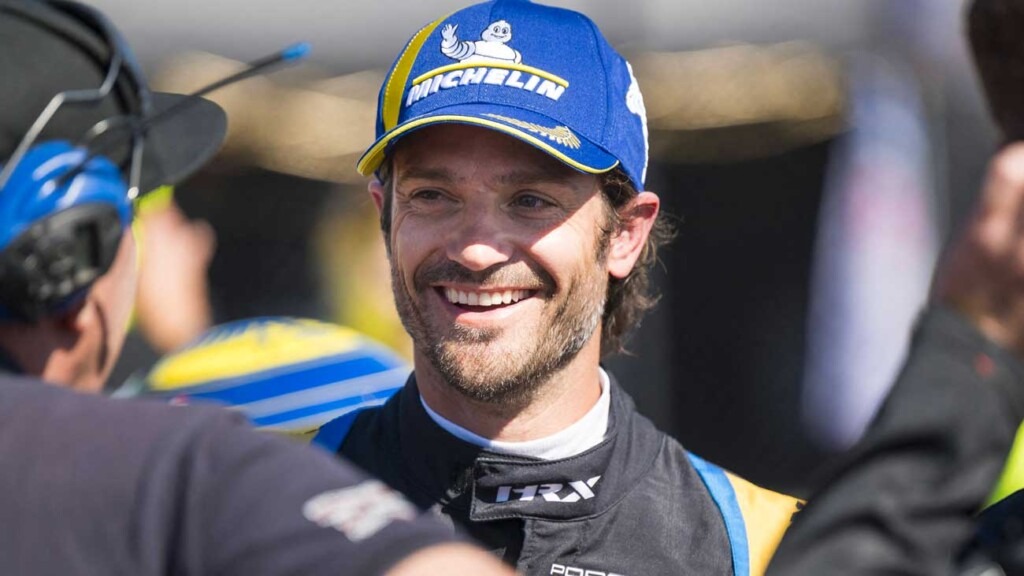 Le prince Carl Philip célèbre sa 100e course en reprenant le volant de sa Porsche Le prince Carl Philip célèbre sa 100e course en reprenant le volant de sa Porsche