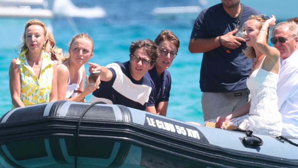 Le prince Laurent et ses enfants ont été vus au Club 55 de Saint-Tropez avec la famille royale des Deux-Siciles Le prince Laurent et ses enfants ont été vus au Club 55 de Saint-Tropez avec la famille royale des Deux-Siciles