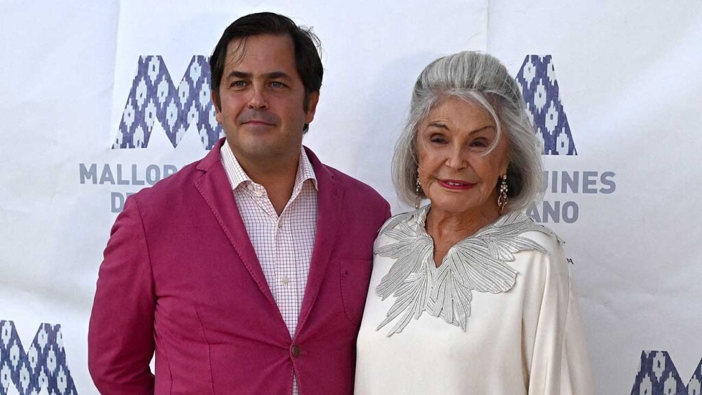 La princesse Béatrice d’Orléans honorée à Majorque lors d’une soirée de prestige avec son fils François La princesse Béatrice d’Orléans honorée à Majorque lors d’une soirée de prestige avec son fils François