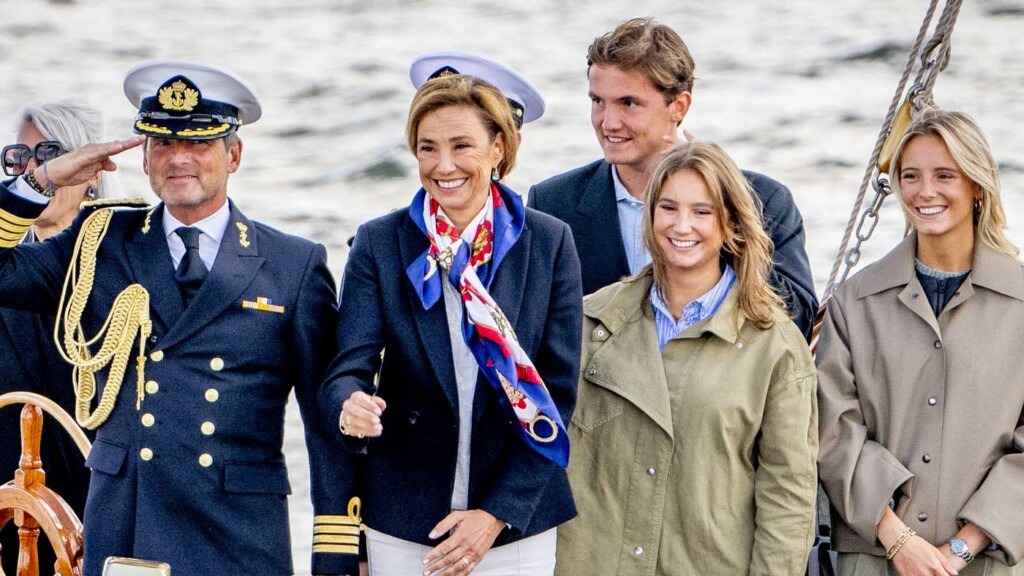 Les trois enfants du prince Maurits apparaissent lors d’une réunion familiale publique pour Sail Amsterdam Les trois enfants du prince Maurits apparaissent lors d’une réunion familiale publique pour Sail Amsterdam