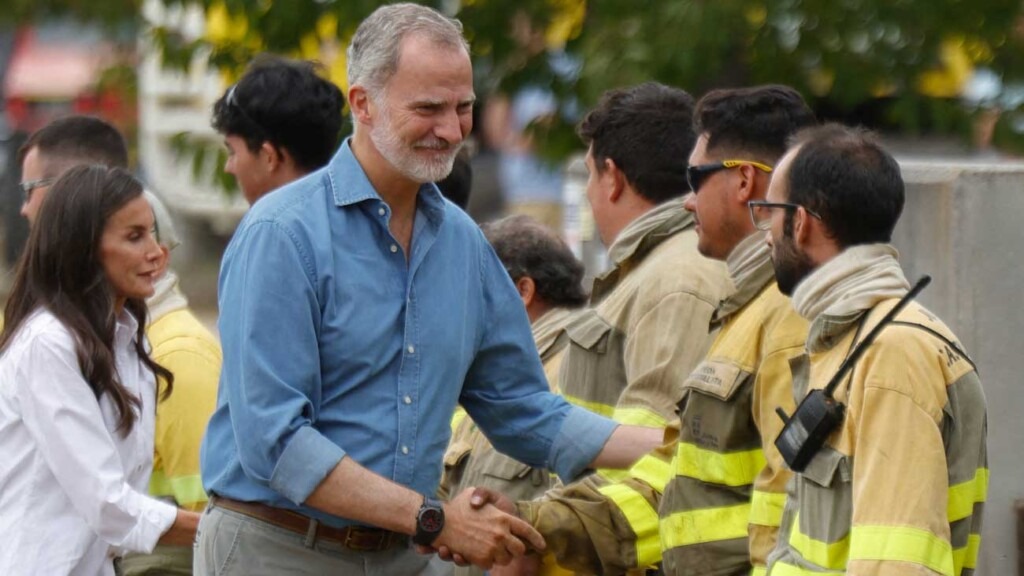 Le roi Felipe et la reine Letizia apportent leur soutien aux victimes des incendies en Castille-et-León Le roi Felipe et la reine Letizia apportent leur soutien aux victimes des incendies en Castille-et-León