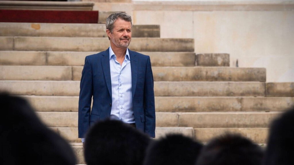 Le roi Frederik X assiste à la relève de la garde au château de Fredensborg avant ses obligations Le roi Frederik X assiste à la relève de la garde au château de Fredensborg avant ses obligations