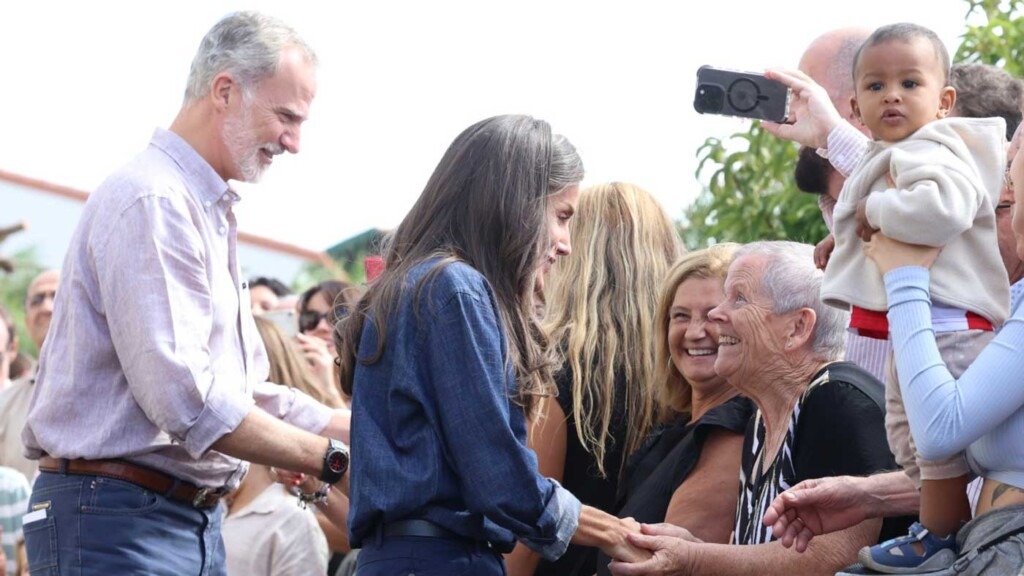 Le roi Felipe et la reine Letizia visitent les sinistrés des incendies en Estrémadure Le roi Felipe et la reine Letizia visitent les sinistrés des incendies en Estrémadure