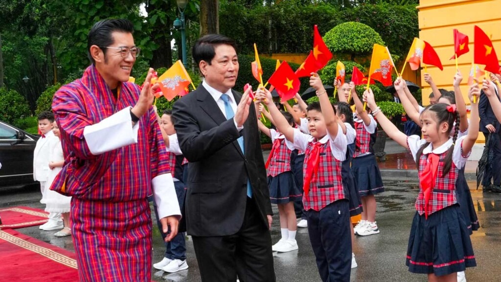 Le président vietnamien et le secrétaire général accueillent le roi et la reine du Bhoutan à Hanoï Le président vietnamien et le secrétaire général accueillent le roi et la reine du Bhoutan à Hanoï