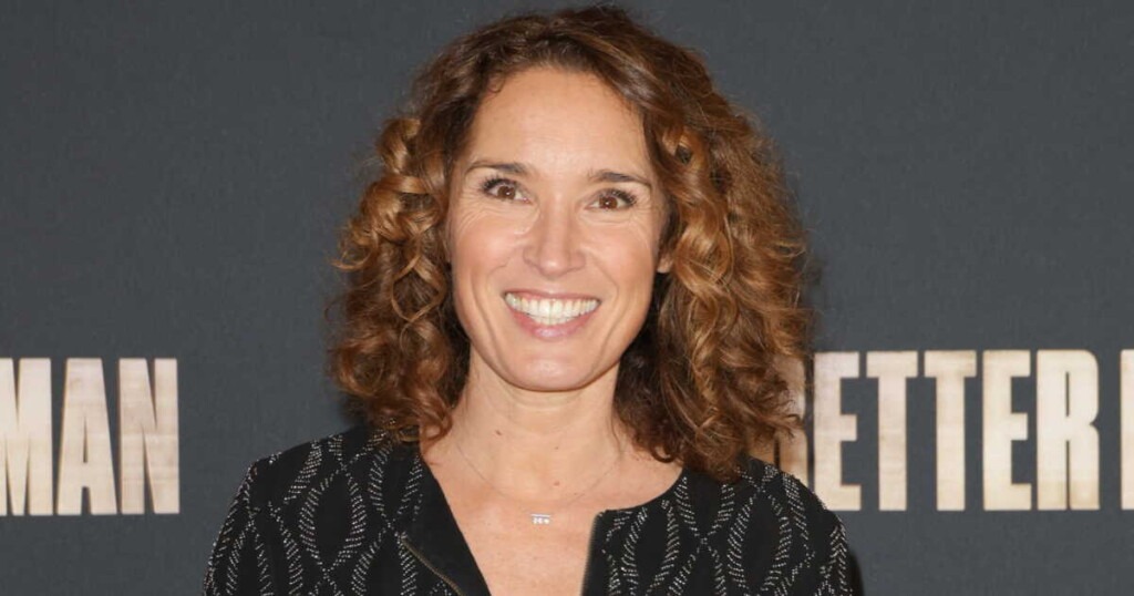Marie-Sophie Lacarrau salue Isabelle Ithurburu après les audiences du JT de TF1 Marie-Sophie Lacarrau salue Isabelle Ithurburu après les audiences du JT de TF1