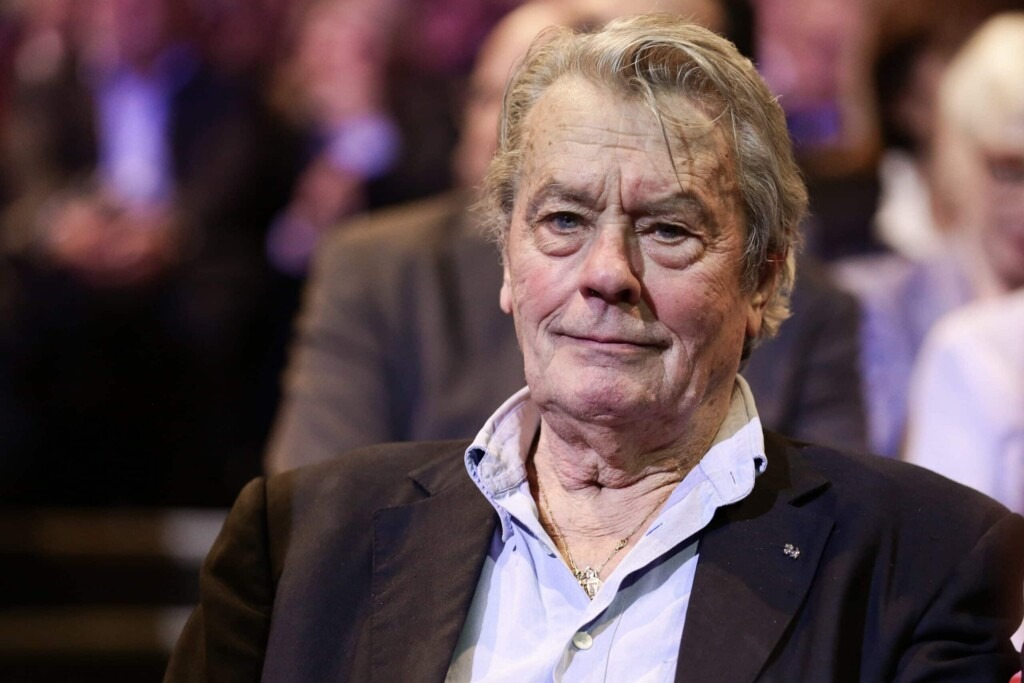 Un objet précieux a disparu de la chambre forte d’Alain Delon dans des circonstances mystérieuses Un objet précieux a disparu de la chambre forte d’Alain Delon dans des circonstances mystérieuses