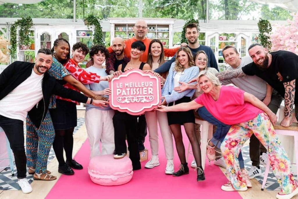 Une participante du Meilleur Pâtissier trébuche et renverse sa tarte, surprenant Cyril Lignac Une participante du Meilleur Pâtissier trébuche et renverse sa tarte, surprenant Cyril Lignac