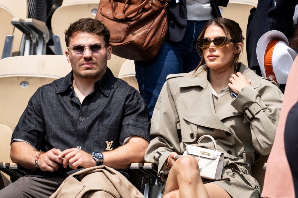 Iris Mittenaere et Antoine Dupont font sensation avec leurs vacances en Italie, montrant leur complicité Iris Mittenaere et Antoine Dupont font sensation avec leurs vacances en Italie, montrant leur complicité