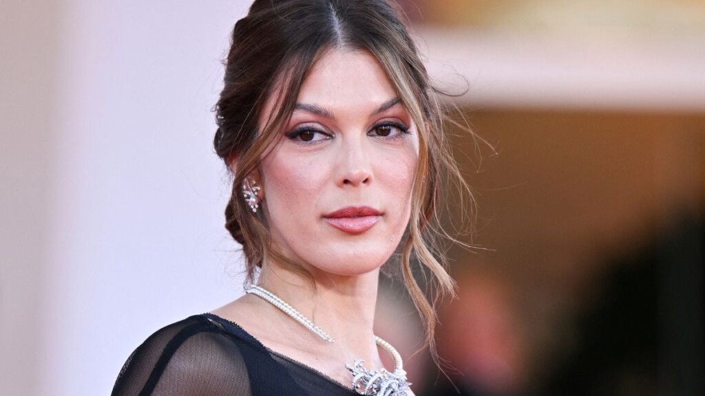 Iris Mittenaere, insatisfaite de son apparence, subit une transformation impressionnante Iris Mittenaere, insatisfaite de son apparence, subit une transformation impressionnante