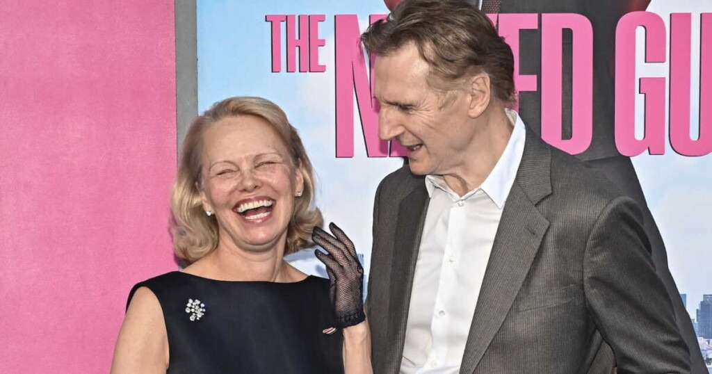 Pamela Anderson et Liam Neeson en couple : leur romance critiquée, la star répond Pamela Anderson et Liam Neeson en couple : leur romance critiquée, la star répond