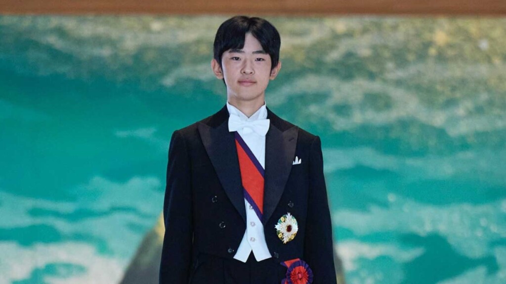 Le prince Hisahito reçoit le grand cordon de l’ordre du Chrysanthème, conscient de ses devoirs Le prince Hisahito reçoit le grand cordon de l’ordre du Chrysanthème, conscient de ses devoirs