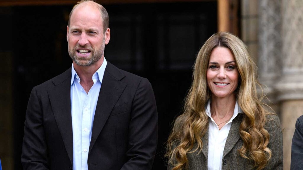 Après sept semaines, Kate revient avec des cheveux blonds volumineux aux côtés du prince William Après sept semaines, Kate revient avec des cheveux blonds volumineux aux côtés du prince William