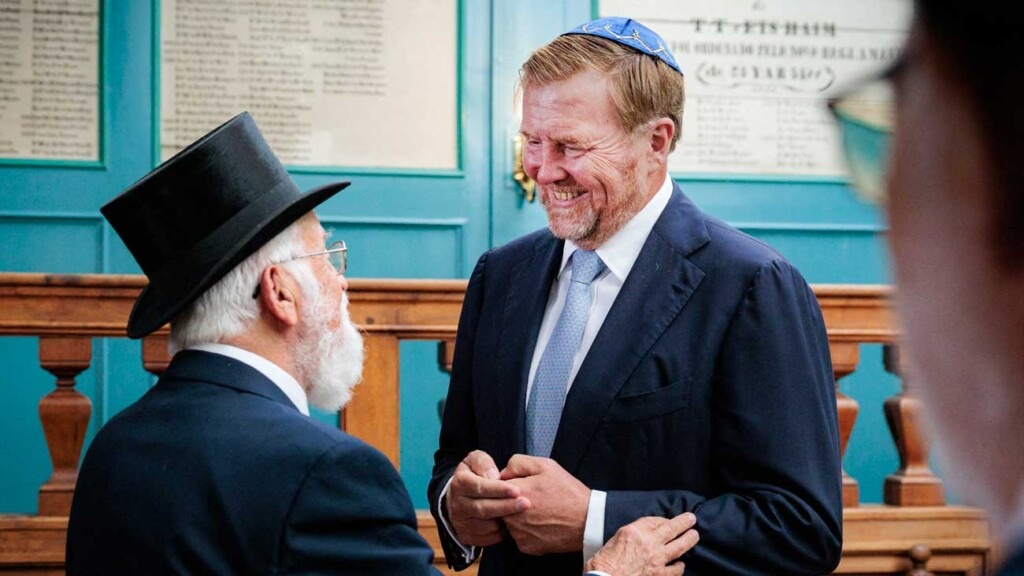 Le roi Willem-Alexander fête les 350 ans de la synagogue portugaise d’Amsterdam avec la communauté luso-israélite Le roi Willem-Alexander fête les 350 ans de la synagogue portugaise d’Amsterdam avec la communauté luso-israélite