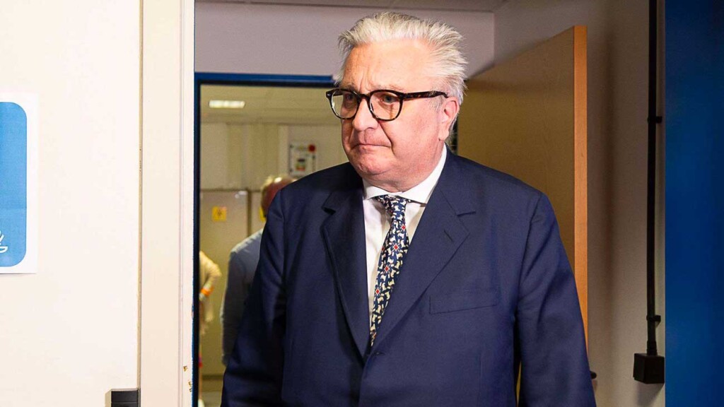Le prince Laurent reconnaît être le père de Clément Vandenkerckhove Le prince Laurent reconnaît être le père de Clément Vandenkerckhove