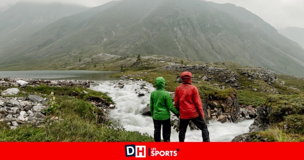 Poncho, K-way, softshell ou hardshell : comment bien choisir sa veste imperméable ? Poncho, K-way, softshell ou hardshell : comment bien choisir sa veste imperméable ?