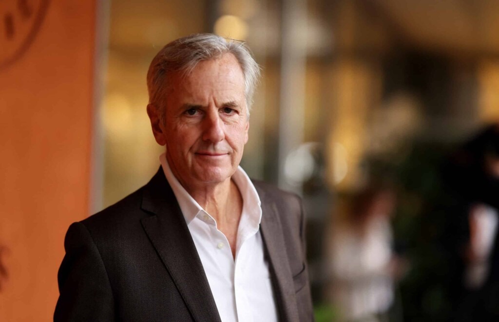 Bernard de Villardière propose de supprimer une semaine de congés annuels, suscitant la controverse Bernard de Villardière propose de supprimer une semaine de congés annuels, suscitant la controverse