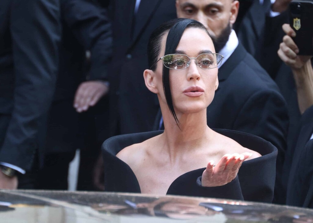 Katy Perry sort avec un ex-président : voyez les clichés de leurs baisers fougueux sur un yacht Katy Perry sort avec un ex-président : voyez les clichés de leurs baisers fougueux sur un yacht