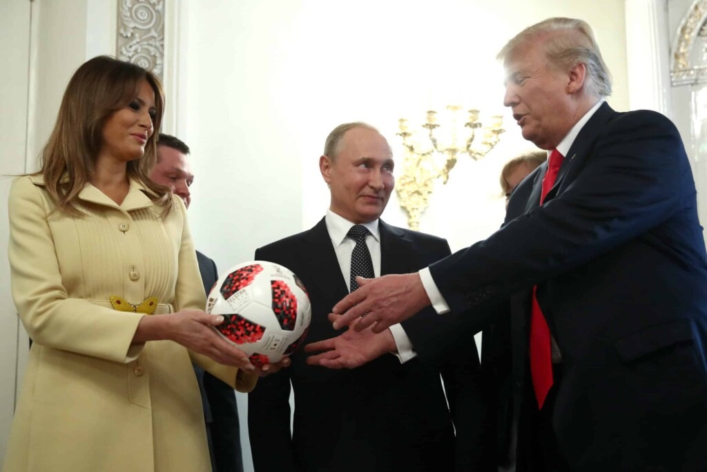 Melania Trump a bien envoyé une lettre à Vladimir Poutine Melania Trump a bien envoyé une lettre à Vladimir Poutine