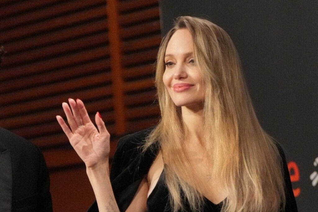 Angelina Jolie parle sans regret de sa double mastectomie, un choix émouvant fait il y a dix ans Angelina Jolie parle sans regret de sa double mastectomie, un choix émouvant fait il y a dix ans