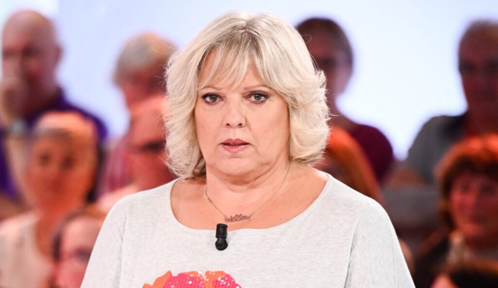 Laurence Boccolini parle de son départ des Enfants de la télé et répond à Faustine Bollaert Laurence Boccolini parle de son départ des Enfants de la télé et répond à Faustine Bollaert