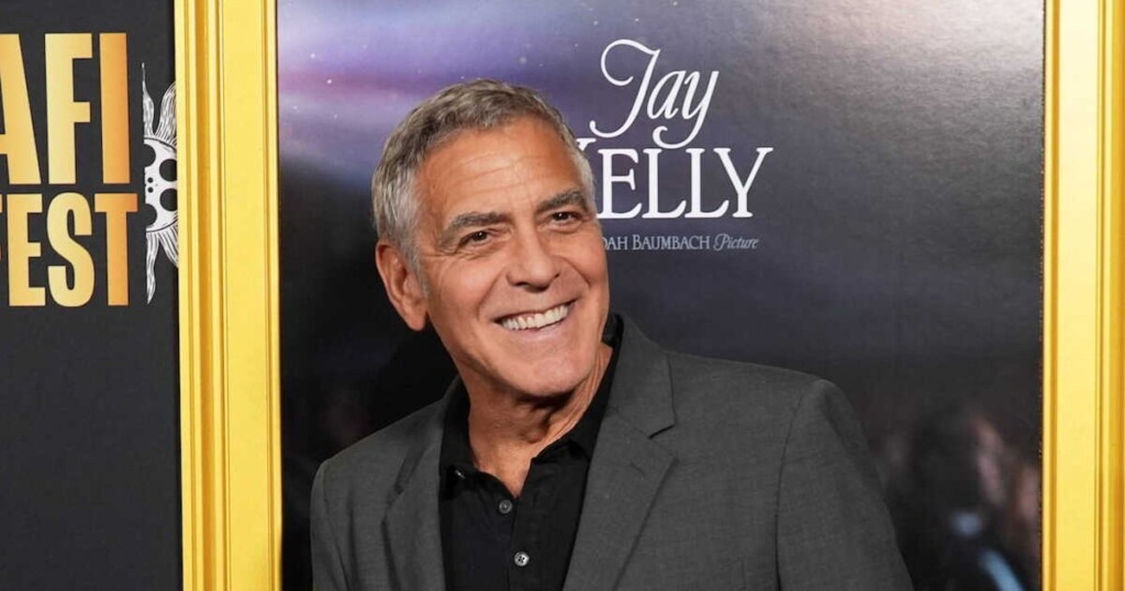 George Clooney admire le talent des voleurs du Louvre : Ils ont vraiment bien réussi leur coup George Clooney admire le talent des voleurs du Louvre : Ils ont vraiment bien réussi leur coup