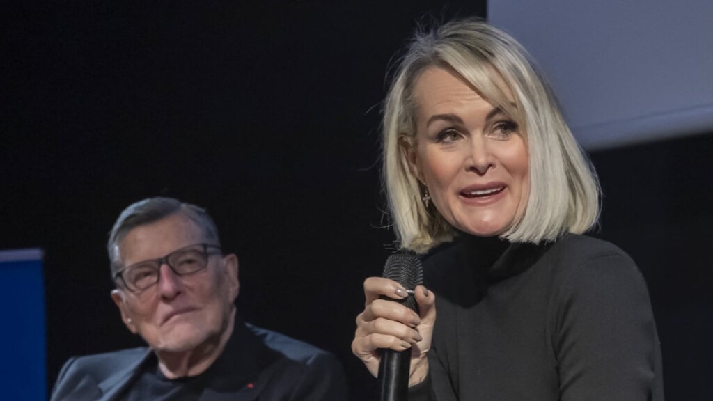 Jean-Claude Camus dévoile une information étonnante sur Laeticia et Johnny Hallyday : un ménage à trois Jean-Claude Camus dévoile une information étonnante sur Laeticia et Johnny Hallyday : un ménage à trois