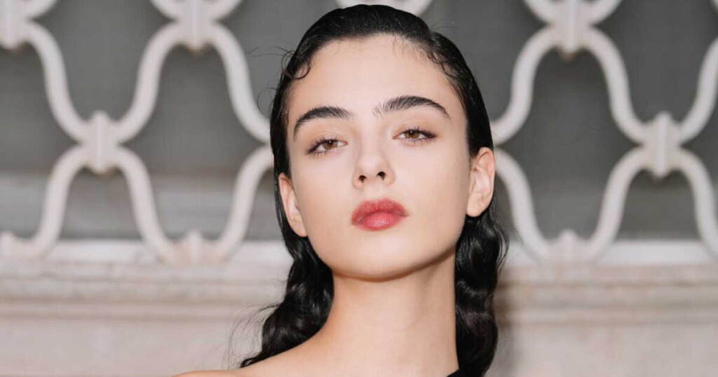 La teinte Molten Brunette s’affirme comme la tendance phare de l’hiver 2025 La teinte Molten Brunette s’affirme comme la tendance phare de l’hiver 2025