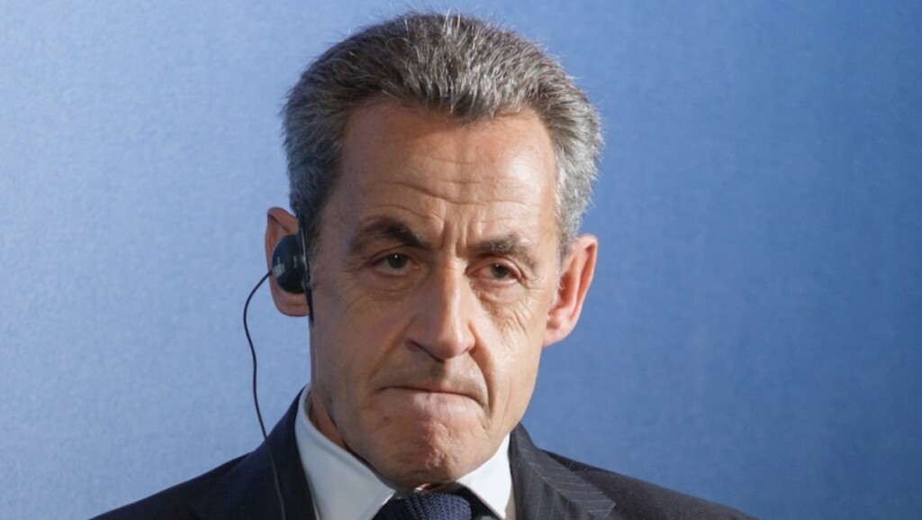 La Fouine compare Nicolas Sarkozy à un voyou, le décrivant comme un gars de cité La Fouine compare Nicolas Sarkozy à un voyou, le décrivant comme un gars de cité