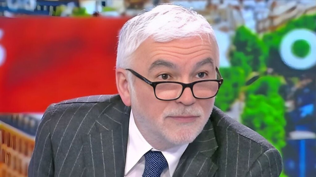 Les petits hommes gris reviennent, critiquant la réforme du découvert bancaire Les petits hommes gris reviennent, critiquant la réforme du découvert bancaire
