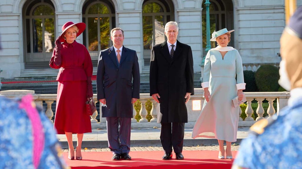 Le grand-duc Guillaume et la grande-duchesse Stéphanie effectuent leur première visite à l’étranger avec le roi Philippe Le grand-duc Guillaume et la grande-duchesse Stéphanie effectuent leur première visite à l’étranger avec le roi Philippe